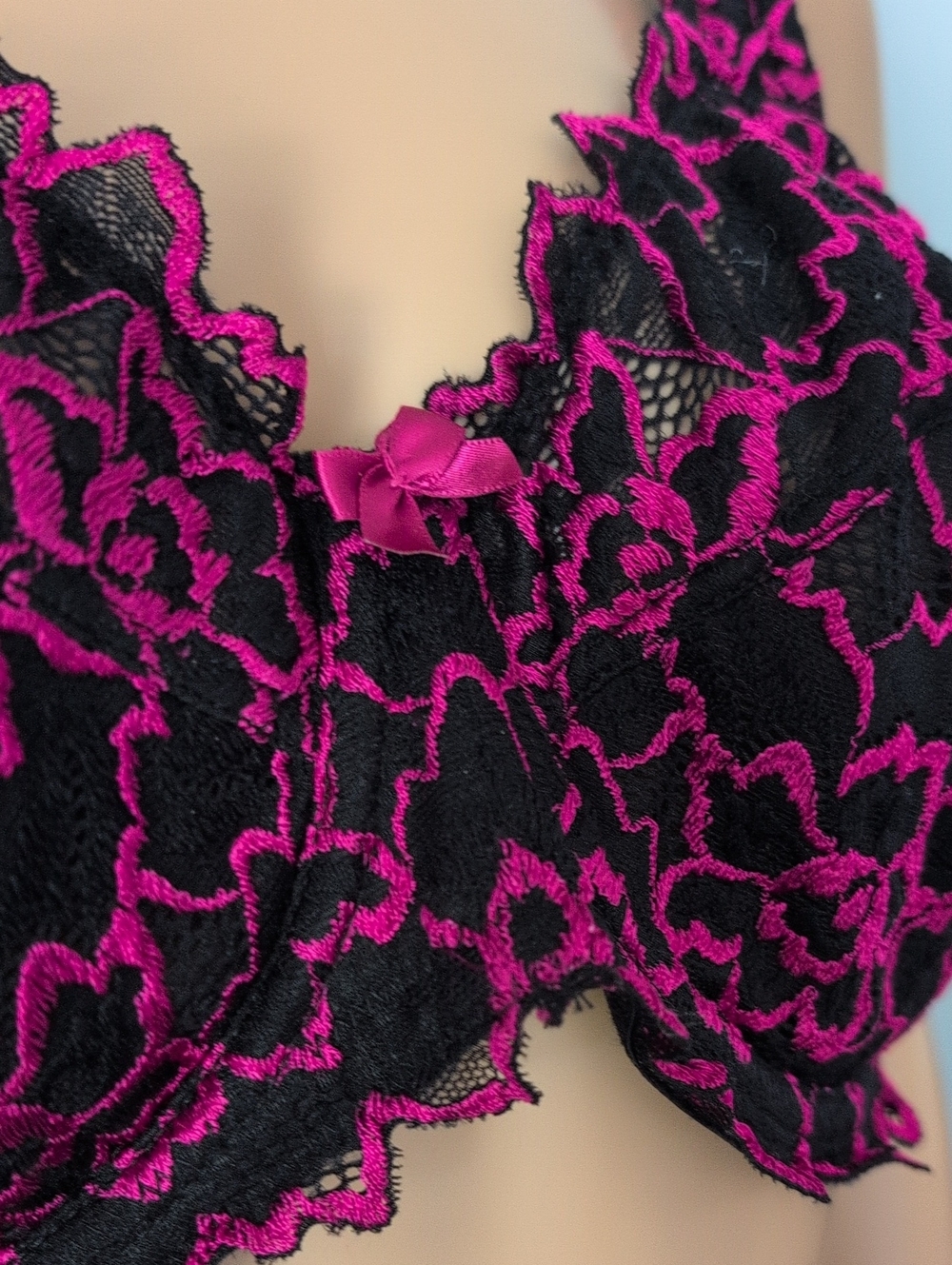 Voglo Black & Fuchsia Lace Underwire Bra Size 44C - Picture 3 of 11